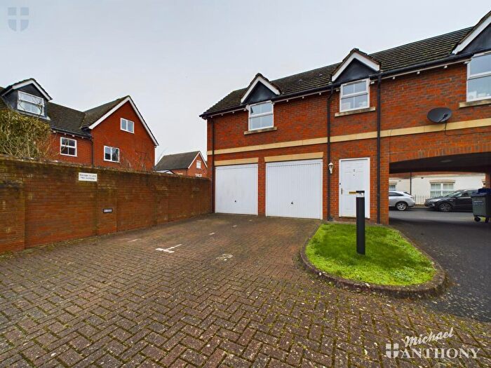 2 Bedroom Flat For Sale In Alder Road, Weston Turville, Aylesbury, Buckinghamshire, HP22