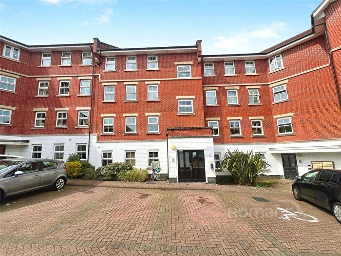 2 Bedroom Flat For Sale In Bell Chase, Aldershot, Hampshire, GU11