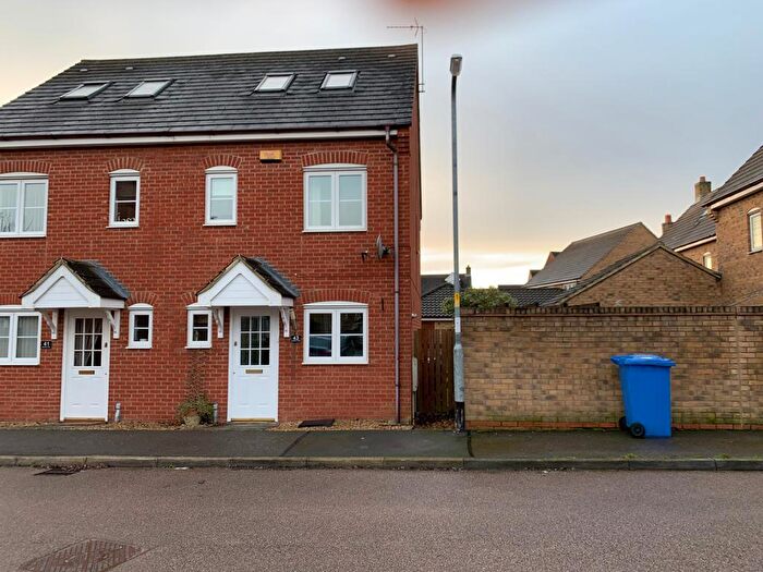 3 Bedroom Semi-Detached House To Rent In Gapstile Close, Desborough, Northants, NN14