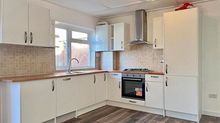 2 Bedroom Detached Bungalow To Rent In Wood Street, Mitcham Junction, CR4