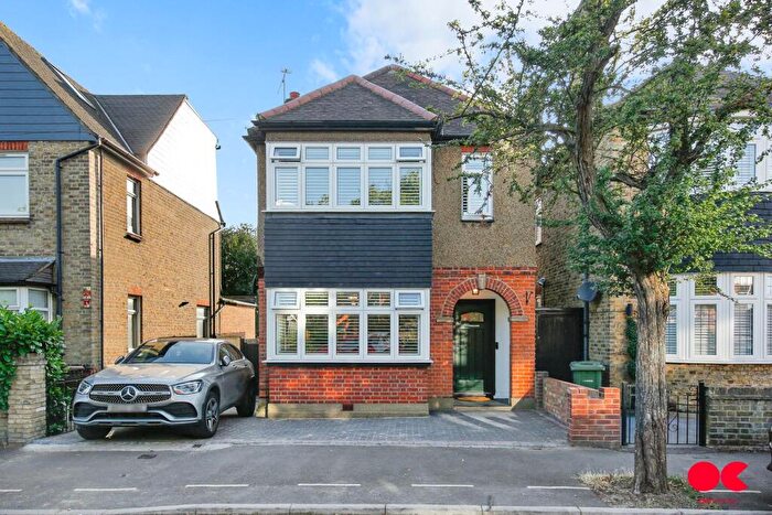 3 Bedroom Detached House For Sale In Princes Road, Romford, RM1