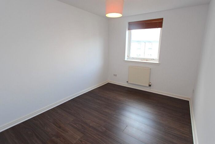 3 Bedroom Flat To Rent In Tower Place, The Shore, Edinburgh, EH6