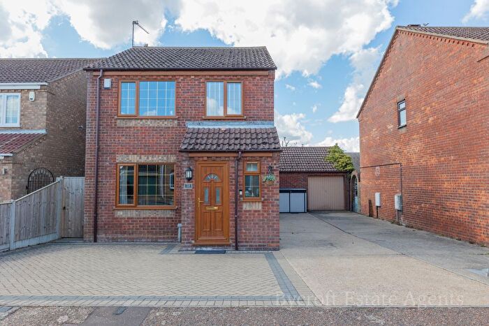 4 Bedroom Detached House For Sale In Meadowland Drive, Bradwell, Great Yarmouth, NR31