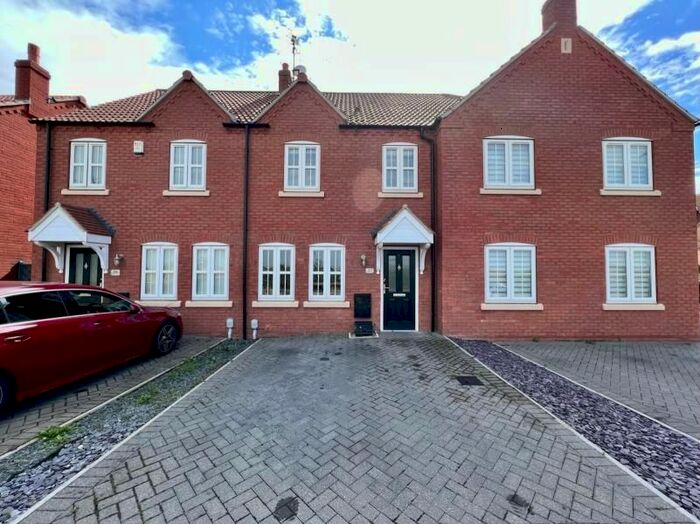 3 Bedroom Terraced House To Rent In Stable Way, Kingswood, HU7