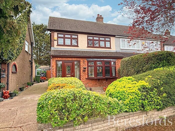 3 Bedroom Semi-Detached House For Sale In Berkshire Way, Hornchurch, RM11