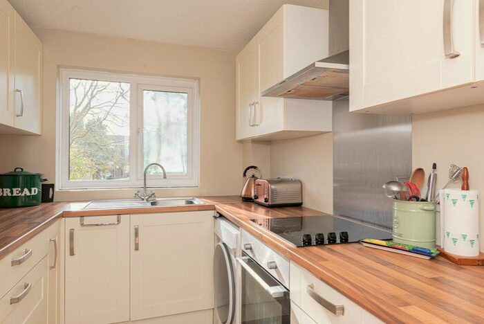 1 Bedroom Flat To Rent In Bracken Close, Bookham, Leatherhead, KT23