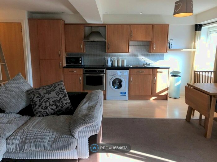 2 Bedroom Flat To Rent In Albert Road, Plymouth, PL2