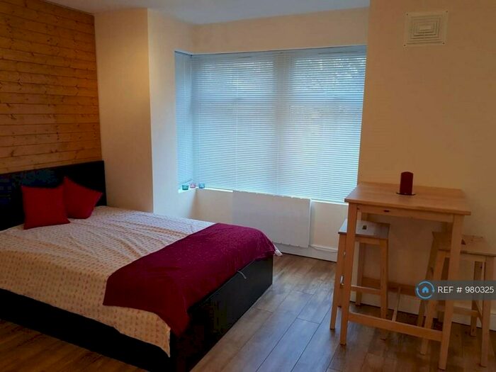 Studio To Rent In London, London, N7