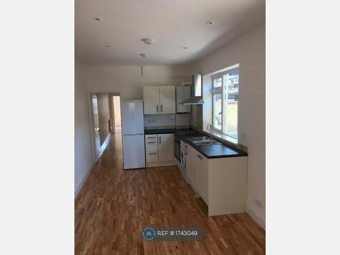 2 Bedroom Flat To Rent In Luckwell Road, Bristol, BS3