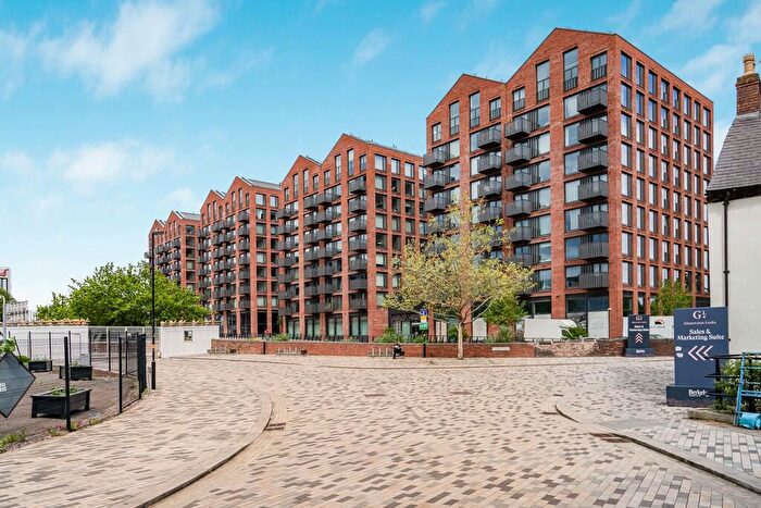 2 Bedroom Apartment To Rent In Glasswater Locks, Belmont Row, Birmingham, B4