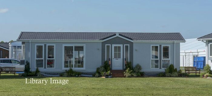 2 Bedroom Mobile/park Home For Sale In Rawlings Mobile Home Park, Avebury, Marlborough, SN8