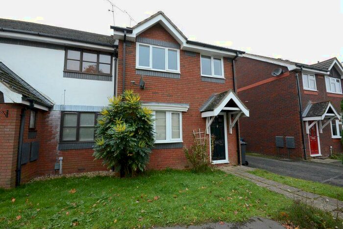 3 Bedroom End Of Terrace House To Rent In Nether Vell Mead Fleet, GU52