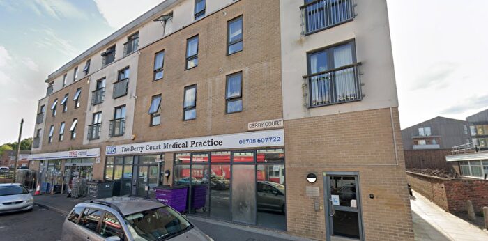 2 Bedroom Apartment To Rent In Derry Avenue, South Ockendon, RM15