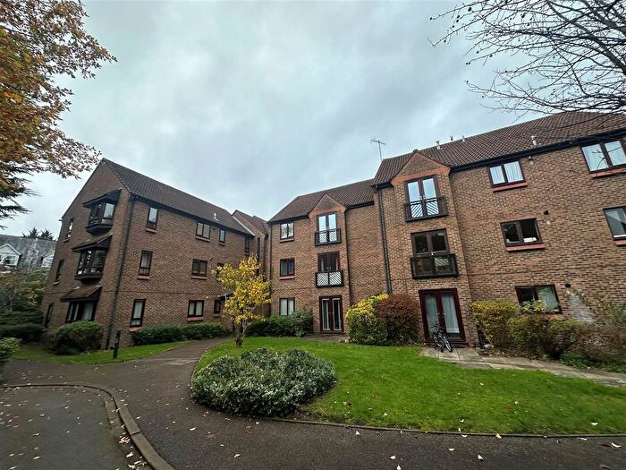 2 Bedroom Flat For Sale In Halsey Road, Watford, WD18
