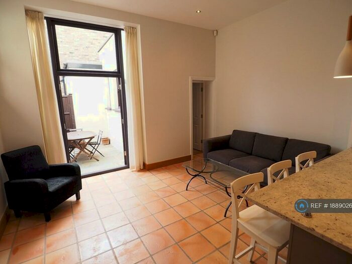 4 Bedroom Flat To Rent In Hammack Court, London, E3