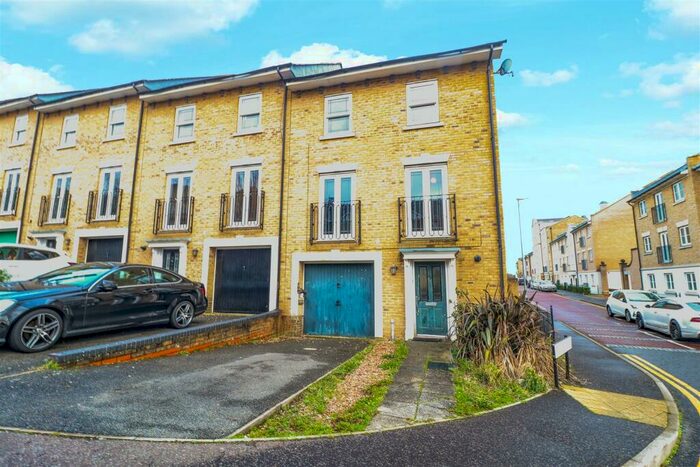 4 Bedroom Town House To Rent In Axial Drive, Colchester, CO4