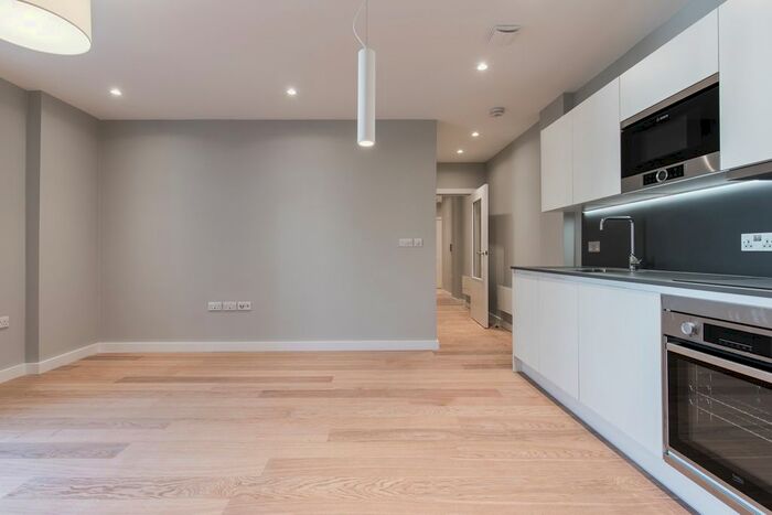 2 Bedroom Flat To Rent In Avonmore Road, London, W14