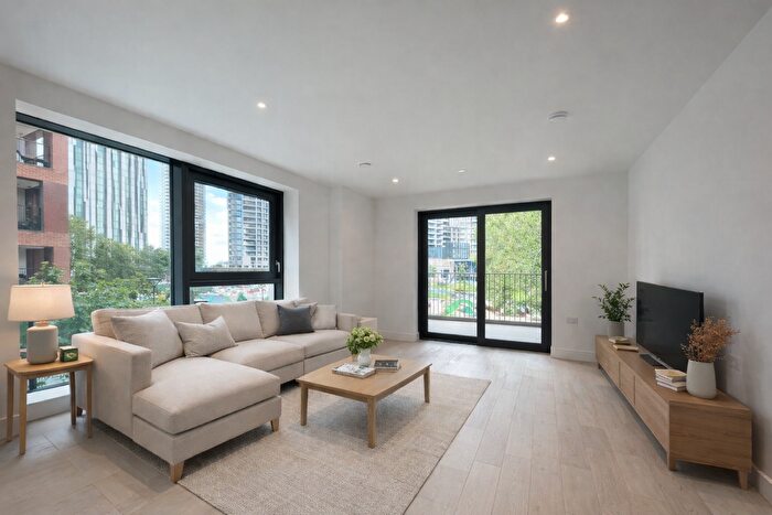 2 Bedroom Flat To Rent In Hawksbury Heights, London, SE17