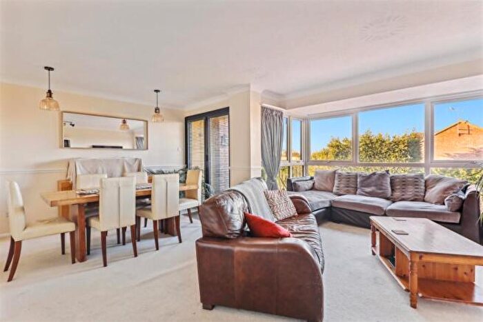 3 Bedroom Maisonette For Sale In Longfield Road, Reading, RG10