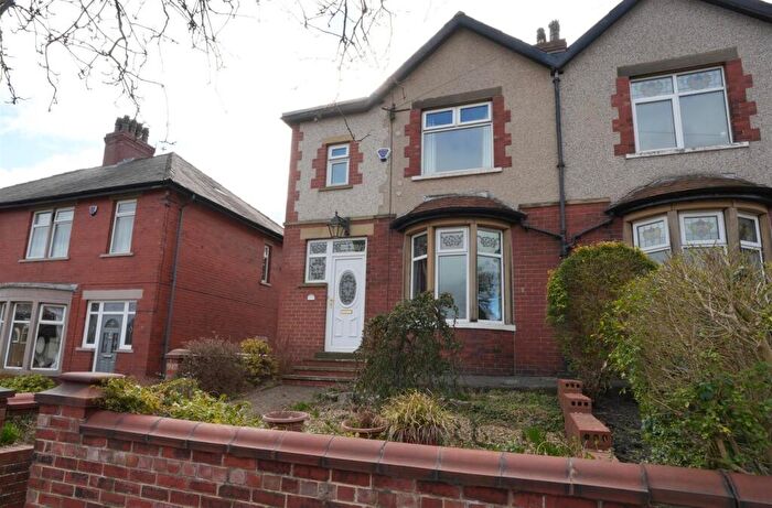 4 Bedroom Semi-Detached House To Rent In The Gardens, Heath Road, Halifax, HX1