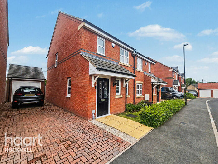 3 Bedroom End Of Terrace House For Sale In Long Wood Close, Derbyshire, DE75