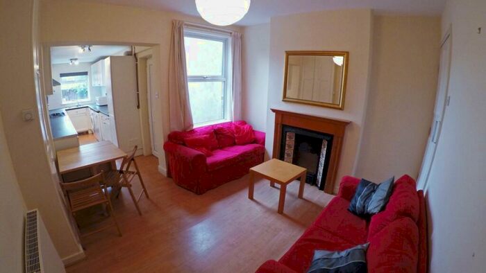 5 Bedroom House To Rent In Midland Avenue, NG7