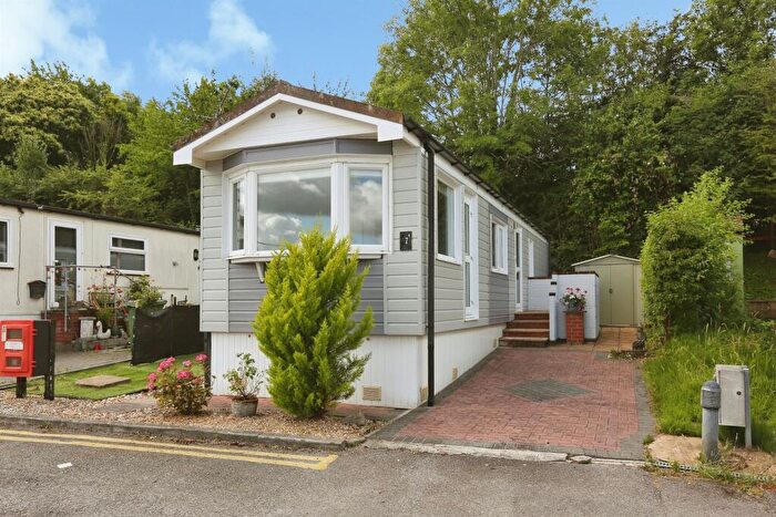 2 Bedroom Park Home For Sale In Winchester Road, Fair Oak, Eastleigh, SO50