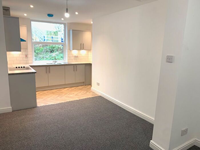 2 Bedroom Flat To Rent In Stockport Road, Stockport, SK6