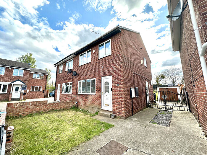 3 Bedroom Semi-Detached House To Rent In Halmshaw Terrace, Doncaster, DN5