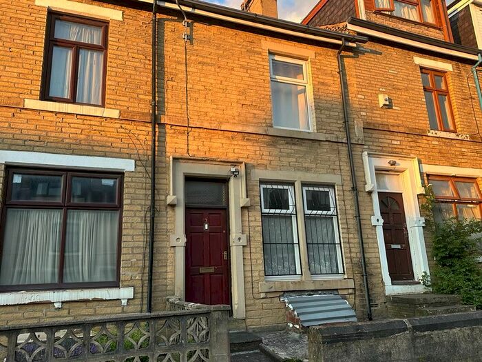 4 Bedroom Terraced House To Rent In Grantham Place, Bradford, BD7