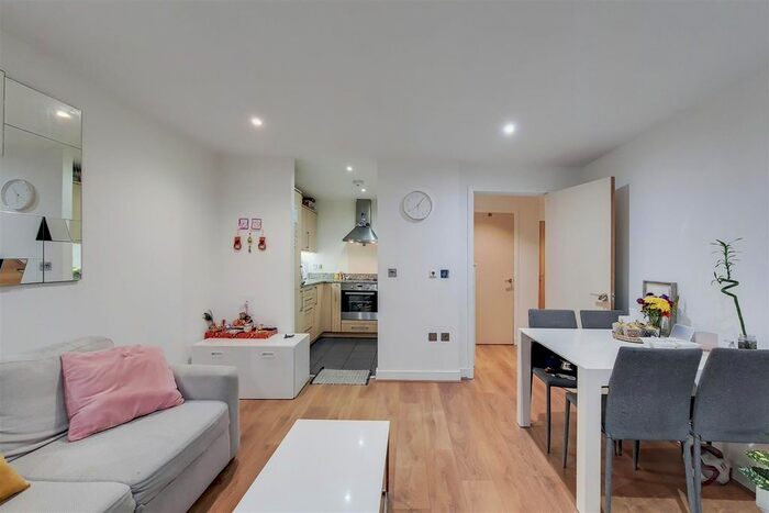 1 Bedroom Flat To Rent In Westgate Apartments, Western Gateway, E16
