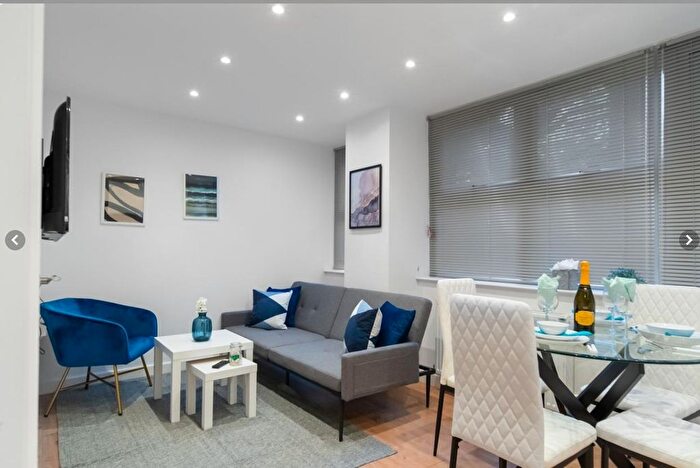 2 Bedroom Flat To Rent In Rickfords Hill, Aylesbury, HP20