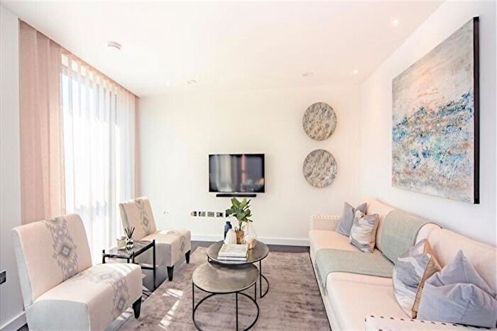 2 Bedroom Apartment To Rent In Thornes House, Nine Elms, SW11