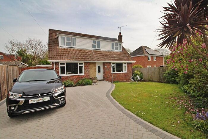 3 Bedroom Detached Bungalow For Sale In Scratchface Lane, Bedhampton, PO9