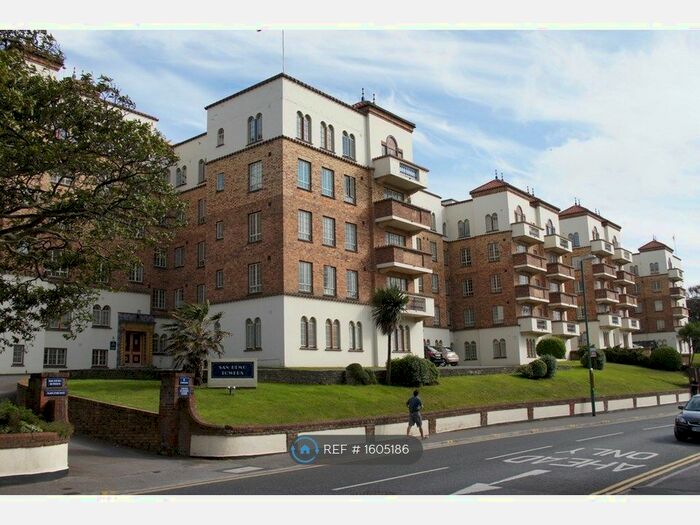 2 Bedroom Flat To Rent In San Remo Towers, Bournemouth, BH5