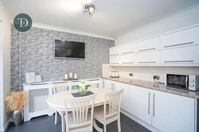 3 Bedroom Semi-Detached House For Sale In Walnut Grove, Whitby, Cheshire, CH66