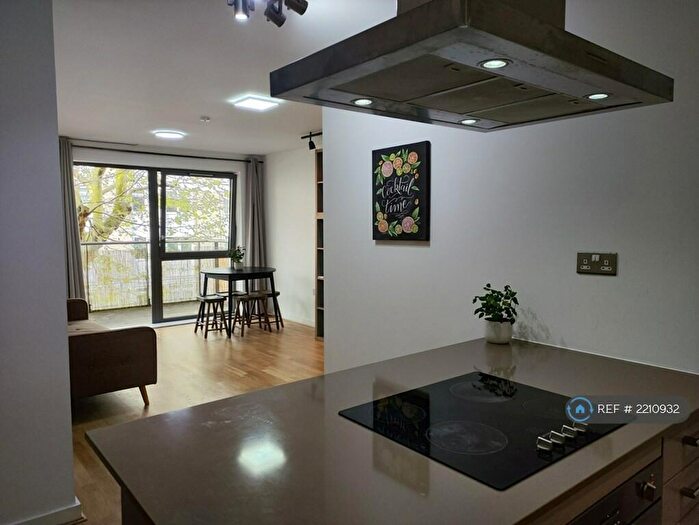 2 Bedroom Flat To Rent In Glengarnock Avenue, London, E14