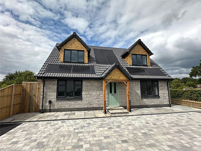 3 Bedroom Bungalow To Rent In The British, Yate, Bristol, BS37