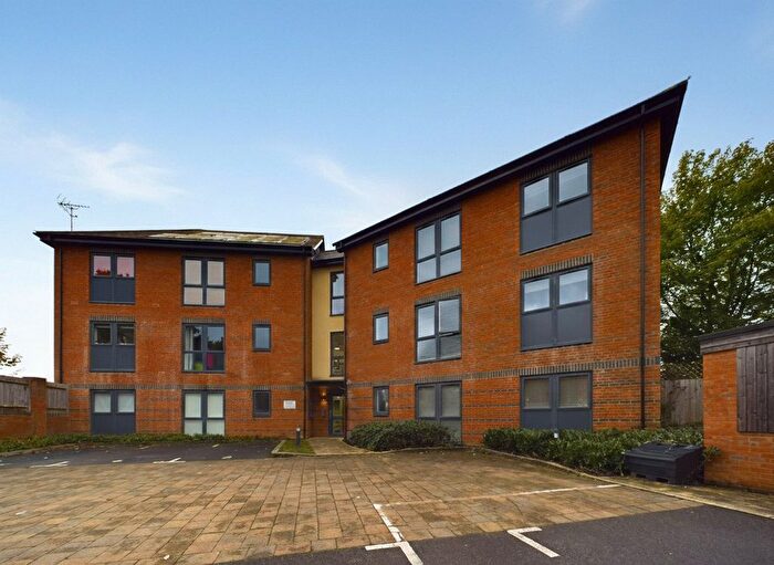 2 Bedroom Flat For Sale In Princess Marina Drive, Arborfield Green, Reading, Berkshire, RG2
