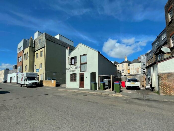 2 Bedroom Flat To Rent In High Street, Bognor Regis, East Sussex, PO21