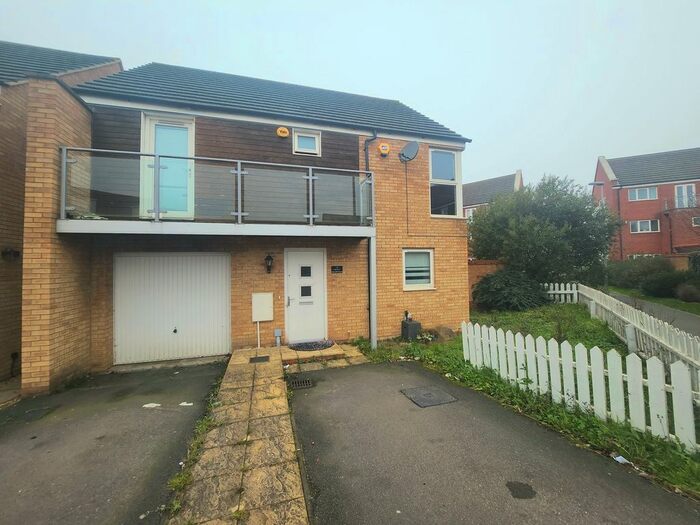 4 Bedroom Detached House To Rent In Eaton Hall Crescent, Broughton, MK10