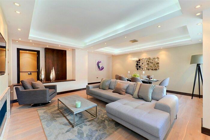 3 Bedroom Flat To Rent In George Street, London, W1H