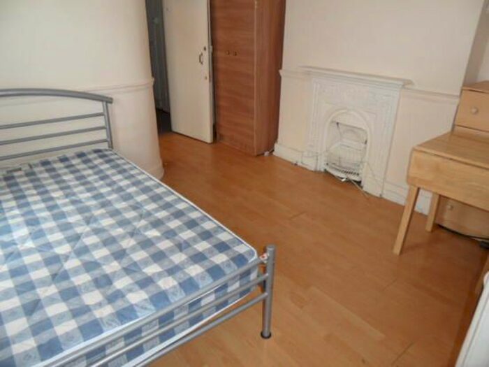Studio To Rent In Green Lanes, Haringey, N4