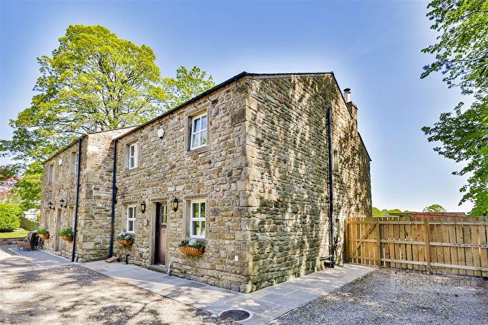 3 Bedroom Cottage For Sale In Orchard Cottages, Waddington, Ribble Valley, BB7