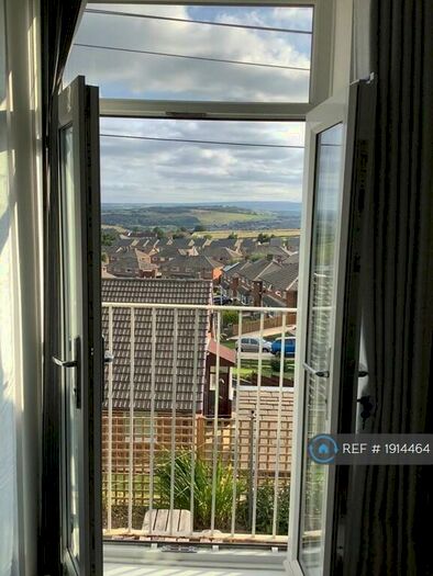 2 Bedroom Flat To Rent In Oakes, Huddersfield, HD3