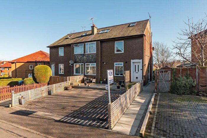 2 Bedroom Flat For Sale In Colinton Mains Road, Edinburgh, EH13