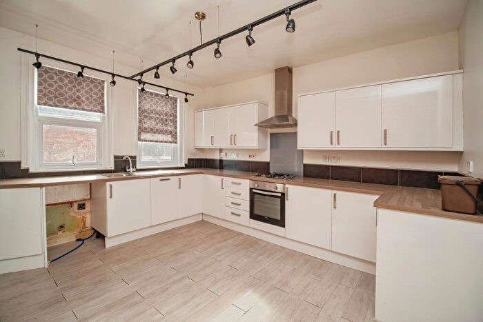 2 Bedroom Flat For Sale In Kirtleton Avenue, Weymouth, Dorset, DT4