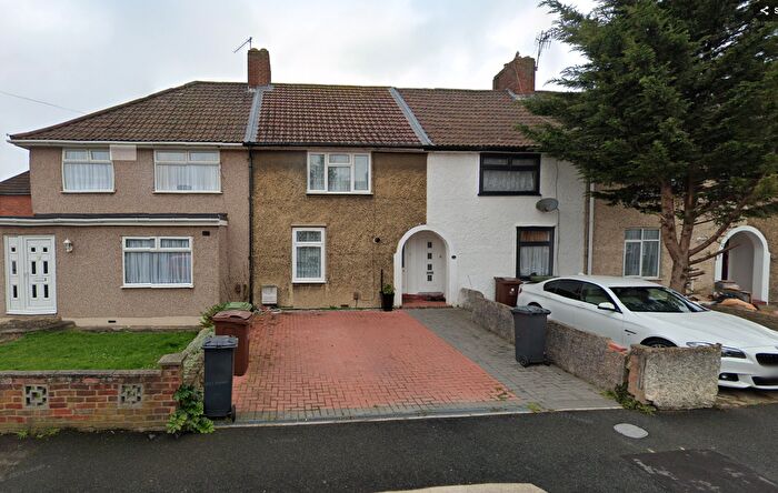 4 Bedroom Terraced House To Rent In Hedingham Road, Dagenham, Greater London, RM8