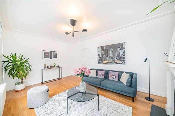 2 Bedroom Flat For Sale In Thorparch Road, South Lambeth, SW8