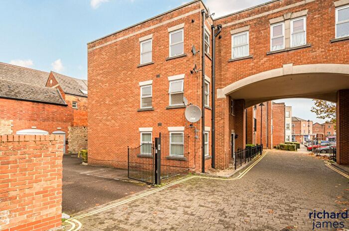 2 Bedroom Flat For Sale In Old Town, Swindon, SN1